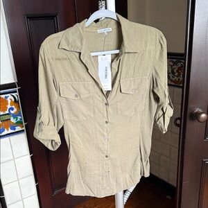 James Perse cotton 3/4 sleeve khaki button up shirt